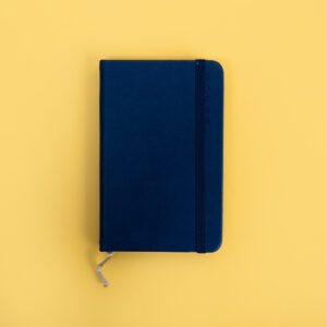 Small-Sized Lined Notebook with Elastic Closure A6 - Navy